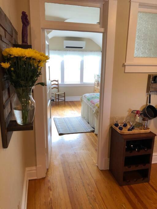 New! Apartment In Historic Mansion. Location! Views! Denver Bagian luar foto